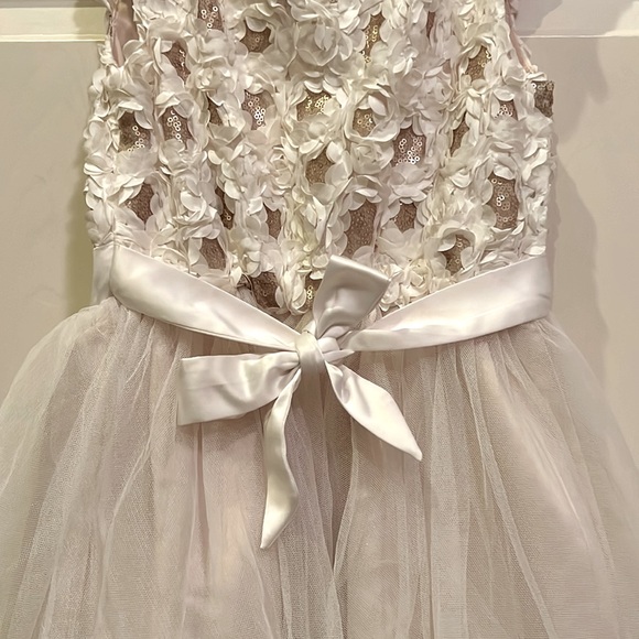 Triple layered white and cream flower girl/special occasion. Sz 8. Gold sequins - Picture 4 of 9